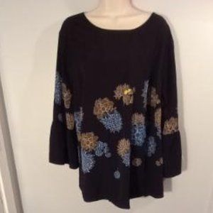 Bell sleeves black floral top